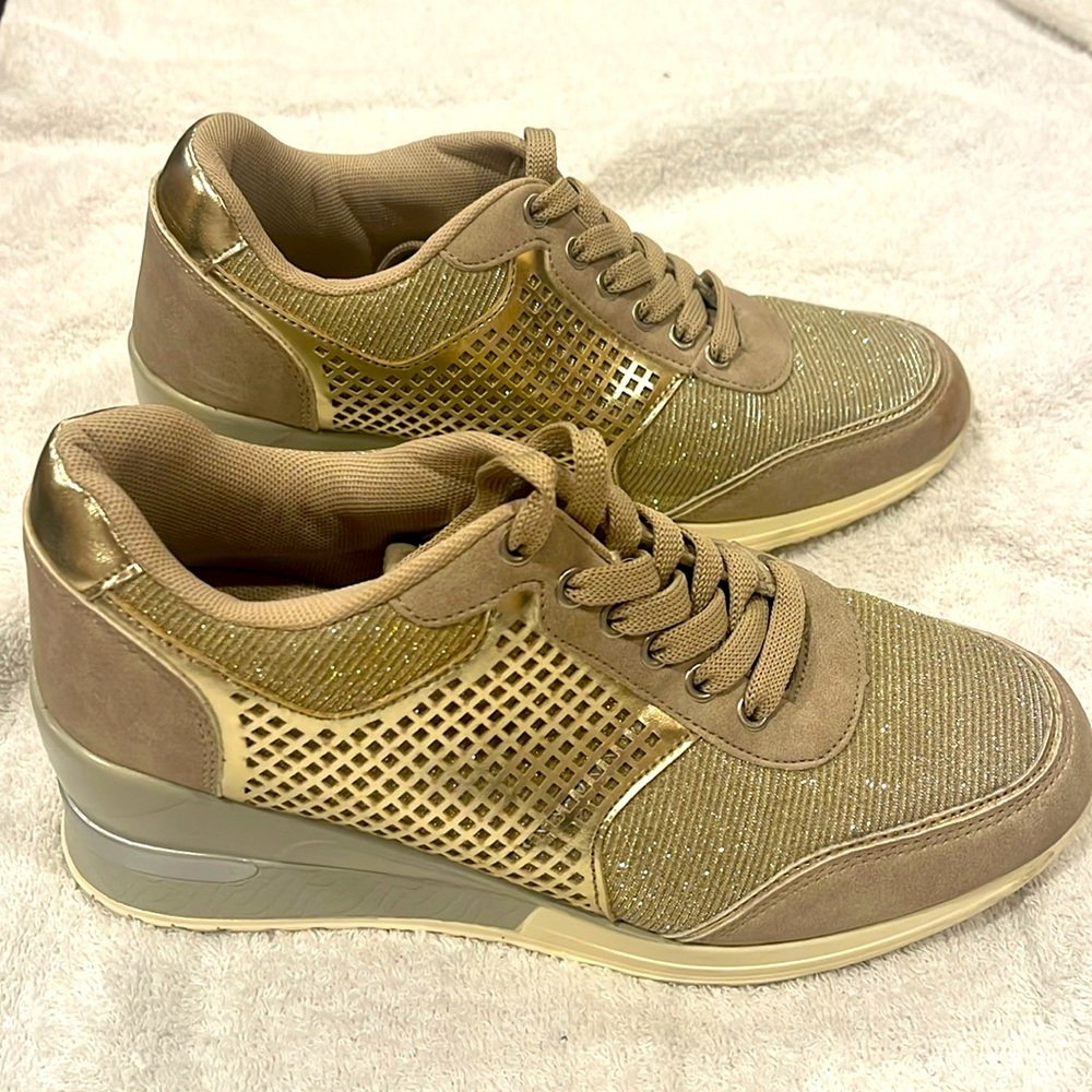 Woman’s Wedge Sneakers